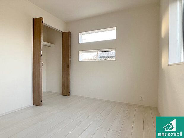 【洋室】収納スペースが充実しているので子供の成長に合わせてたくさん収納ができます!家族構成に合わせた様々な活用ができる収納!