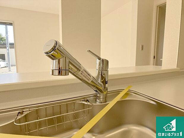 【キッチン水栓】浄水器を内蔵!炊飯時、お茶を作る時に安心してお水を使えます!お湯と冷水、浄水と原水、シャワーの切替えもワンタッチです!