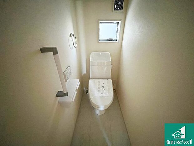【トイレ】1・2階の2ヶ所にあるので、朝の忙しい時間の順番待ちもなく、深夜の利用にも大変便利です。