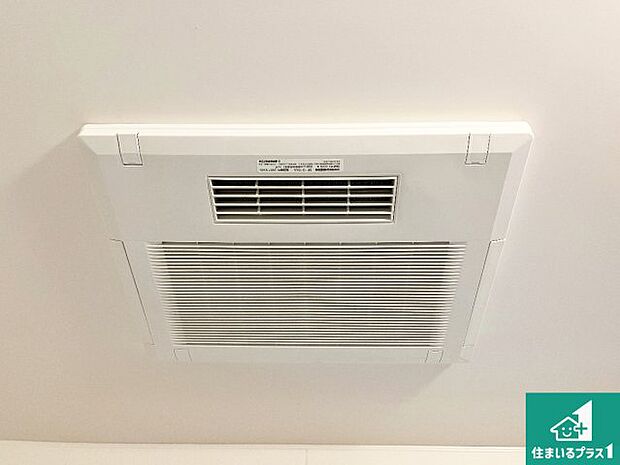 【浴室暖房乾燥機】四季を通して快適なバスライフをお手伝いする浴室暖房乾燥機！浴室の乾燥・暖房・涼風・換気はもちろん、２４時間換気にも対応！ 