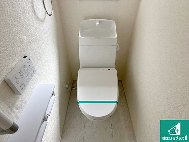 【トイレ】1・2階の2ヶ所にあるので、朝の忙しい時間の順番待ちもなく、深夜の利用にも大変便利です。