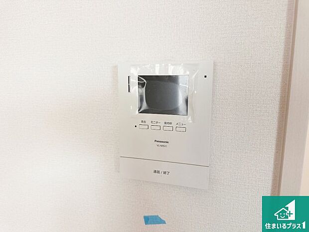 【カラーモニターインターホン】声だけでなく来訪者の姿や顔がモニターで確認できるので、小さなお子様がいらっしゃるご家庭でも安心できます！