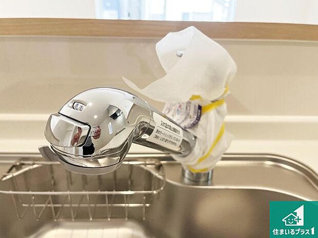 【キッチン水栓】浄水器を内蔵！炊飯時、お茶を作る時に安心してお水を使えます！お湯と冷水、浄水と原水、シャワーの切替えもワンタッチです！