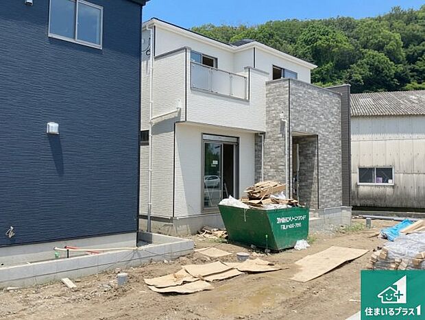 【外観】現在建築中!落ち着いた街並みで新生活を始めることが出来そう!周辺の物件も併せてご紹介させて頂きます!