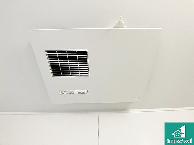 【浴室暖房乾燥機】四季を通して快適なバスライフをお手伝いする浴室暖房乾燥機!浴室の乾燥・暖房・涼風・換気はもちろん、24時間換気にも対応!