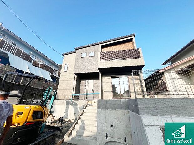 【外観】周辺は落ち着いた街並みの住宅地！子育てがしやすい住環境です！まだ未完成ですが、現地でしかわからない事もございます。是非一度ご覧ください。