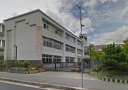 神戸市立西山小学校 徒歩720m