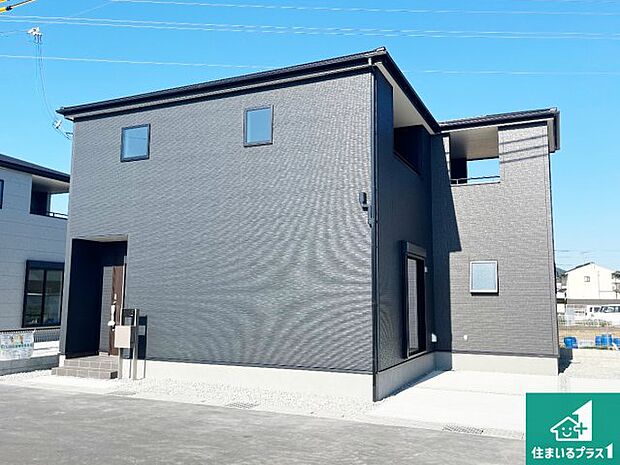 【外観】周辺は落ち着いた街並みの住宅地!子育てがしやすい住環境です!まだ未完成ですが、現地でしかわからない事もございます。是非一度ご覧ください。
