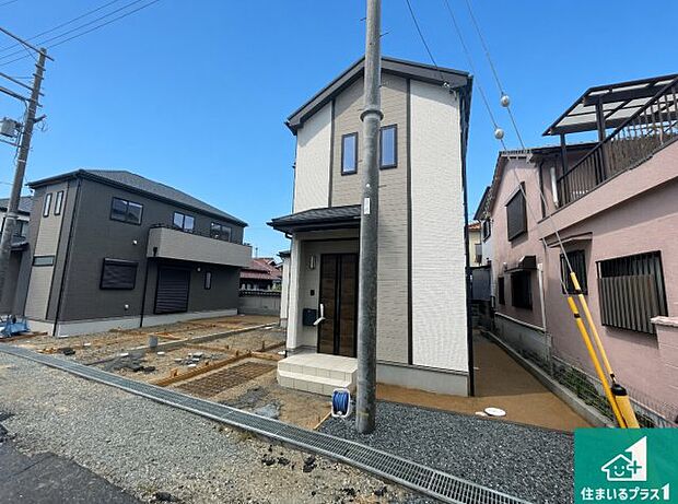 【外観】周辺は落ち着いた街並みの住宅地！子育てがしやすい住環境です！まだ未完成ですが、現地でしかわからない事もございます。是非一度ご覧ください。