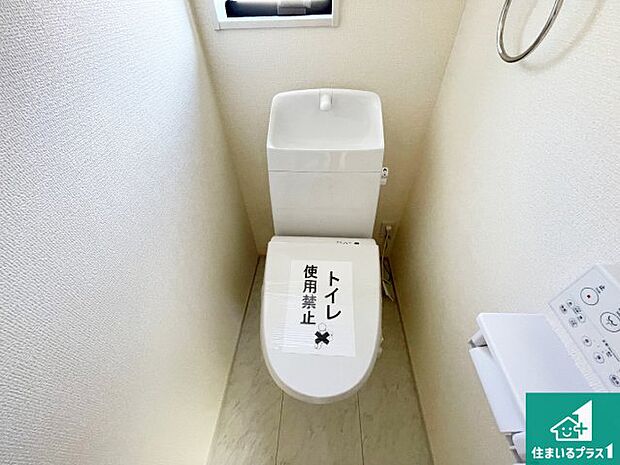 【トイレ】1・2階の2ヶ所にあるので、朝の忙しい時間の順番待ちもなく、深夜の利用にも大変便利です。
