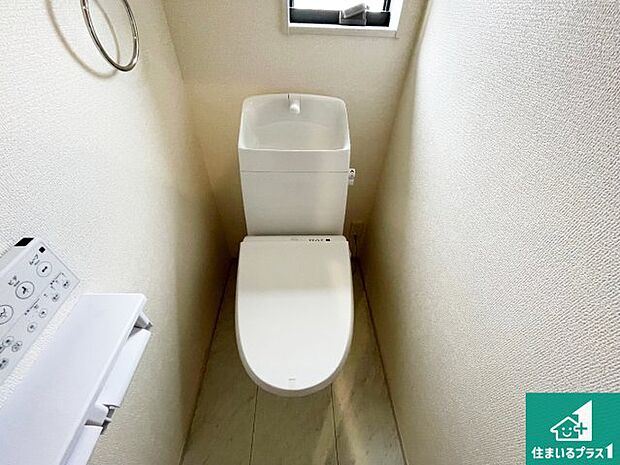 【トイレ】1・2階の2ヶ所にあるので、朝の忙しい時間の順番待ちもなく、深夜の利用にも大変便利です。
