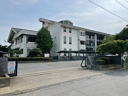 休泊中学校 1,117m(徒歩14分)