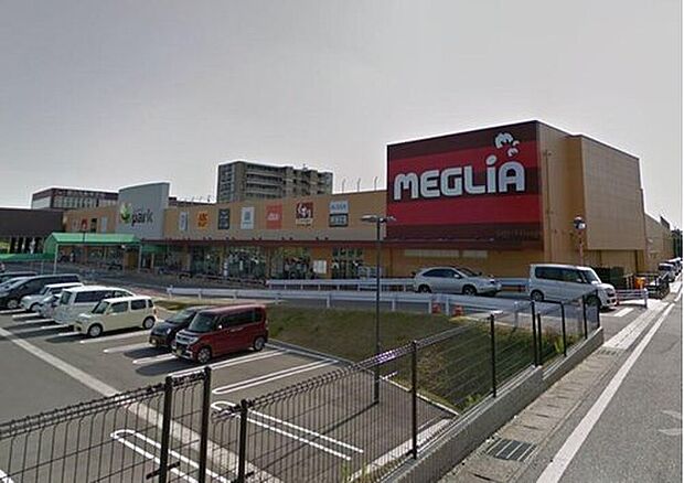 ショッピングセンター徒歩8分!日々のお買い物も便利です♪