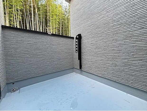 【７号棟】
南側に面したバルコニー！家族分の洗濯物もしっかり干せます。