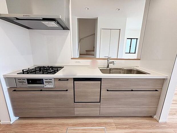 【３号棟】
キッチンワークしながら大切な家族との会話を楽しめる、家族のコミュニケーションが生まれる対面式のオープンキッチンです♪