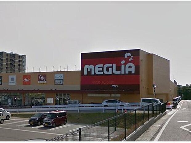 メグリアエムパーク店。ショッピングセンターまで車３分（徒歩１８分）！一か所でまとまった買い物ができ便利です♪