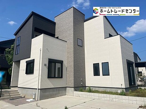 【現地外観写真】【1号棟】
一戸建ての大きなメリットは、「自分の土地」を自由に使えること。好きなペットが飼えるほか、ガーデニングやDIY、車やバイクの手入れなど様々な趣味を楽しめます♪