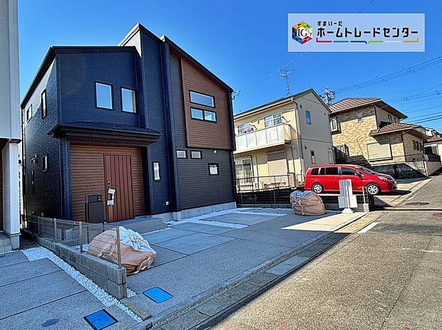 【現地外観写真】一戸建ての大きなメリットは、「自分の土地」を自由に使えること。好きなペットが飼えるほか、ガーデニングやDIY、車やバイクの手入れなど様々な趣味を楽しめ現地外