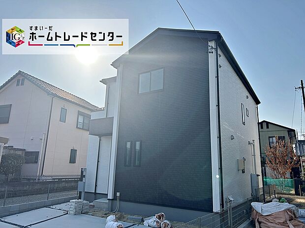 【現地外観写真】流行に左右されず、将来にわたって価値が継続する「上質」な佇まい。おしゃれな雰囲気や自然の潤い、親しみやすさといった暮らしを豊かにしてくれる住空間です。