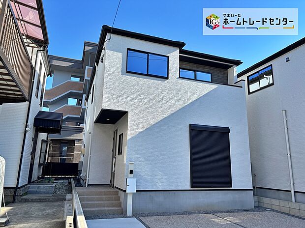 【現地外観写真】流行に左右されず、将来にわたって価値が継続する「上質」な佇まい。おしゃれな雰囲気や自然の潤い、親しみやすさといった暮らしを豊かにしてくれる住空間です。