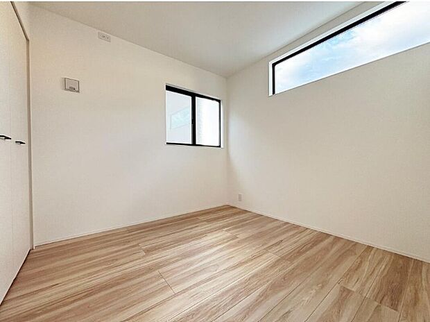 【リビング以外の居室】【７号棟】
充分な広さと収納機能を備えた部屋はお子様の自発性と成長を促します。お子様の成長を支える、勉強や好きなことに没頭する学びの空間にどうぞ。