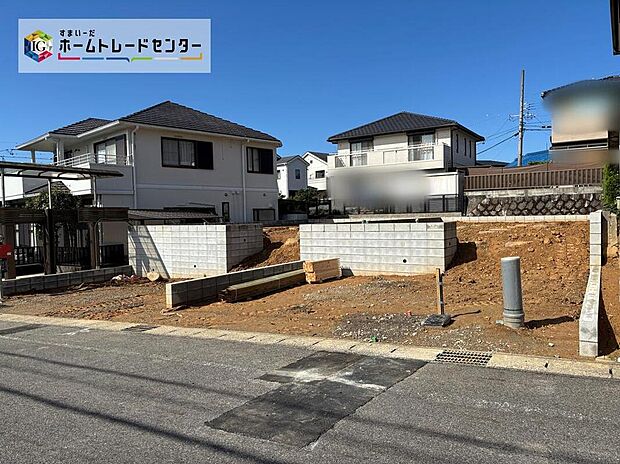 【現地外観写真】戸建ては、ご自分の土地を自由に使えるのが最大のメリット。好きなペットを飼ってみたり、庭を草花で素敵に彩りガーデニングを楽しんだりと、様々な「やりたかったこと」が叶います♪