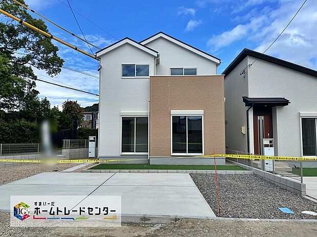 【現地外観写真】【２号棟】
全棟3台駐車ができるカースペースを確保しました！　　　
来客時も安心です♪