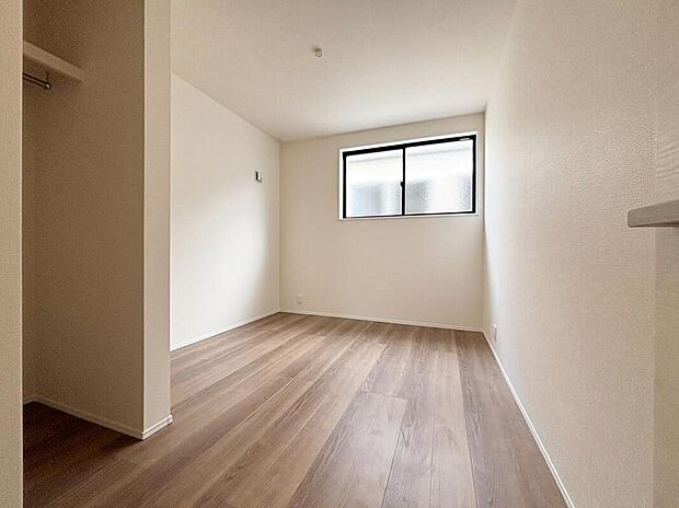 【リビング以外の居室】家族一人ひとりの大切なプライベート空間。趣味に合わせて使って頂けるようシンプルに仕上げてあります。暮らし心地を大きく左右する収納を、適材適所に配置し使い勝手を考慮しました。