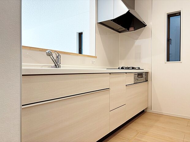 【キッチン】【7号棟】キッチンワークしながら大切な家族との会話を楽しめる、家族のコミュニケーションが生まれる対面式のオープンキッチンです♪