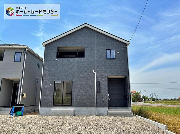 【現地外観写真】【１号棟】平日・お仕事帰りなど、いつでもご案内させていただきます！デザイン・目に見える設備面も大切ですが、耐震構造で地震に強い家の為、次代へ繋ぐ強固な住宅です。