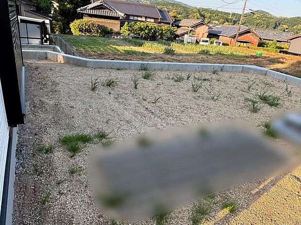 【庭】お庭がございます♪
小さなお子様の遊び場や、ガーデニング・家庭菜園、BBQなどお好みにお楽しみいただけます♪