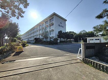 豊田市立平和小学校 690m(徒歩9分)