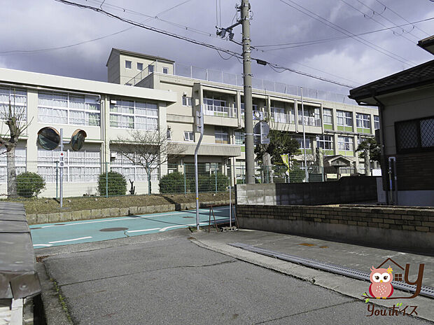 小野市立市場小学校（約1,700m）