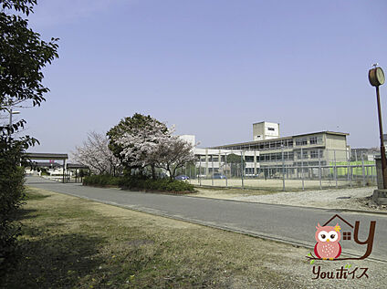三木市立三木中学校 約400ｍ(徒歩５分)