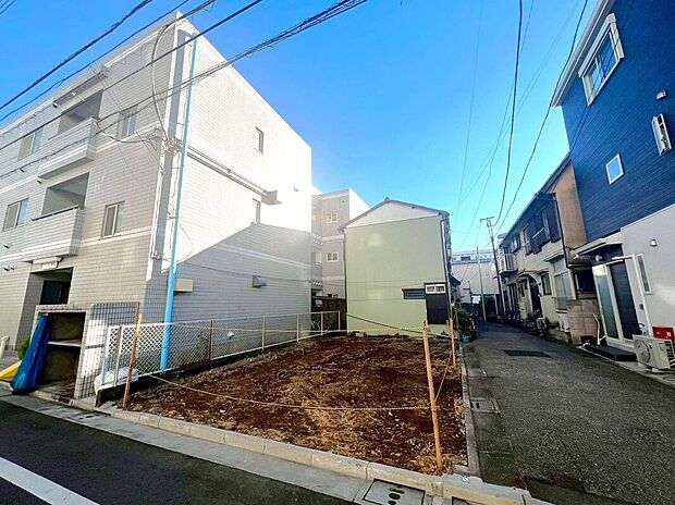 【現地】(2025年12月)撮影整形地ならではの使いやすさが魅力の84m2超の土地。間取りを考えやすく、暮らしやすさに繋がる利便性の高い区画です。