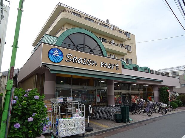 Season mart(Season martまで600m 徒歩8分。)