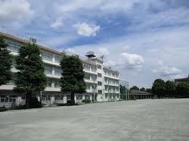 板橋区立加賀中学校(約340m)