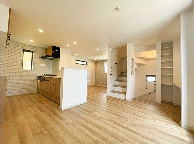 【建物プラン例　（外観写真）】【施工例】