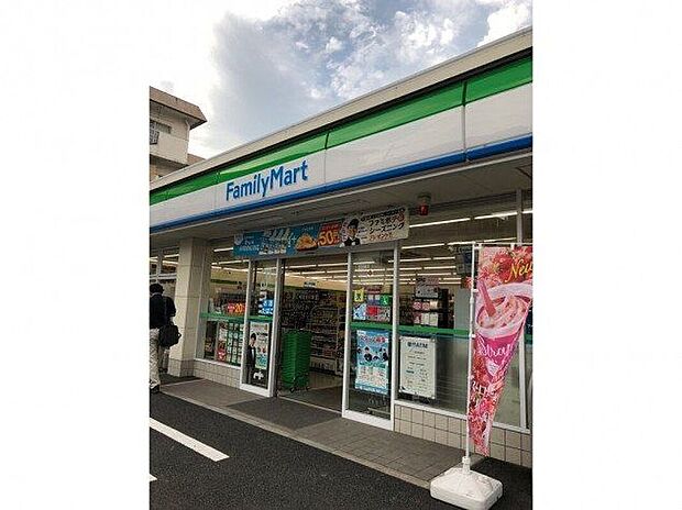 ファミリーマート板橋高島平七丁目店（約80m）