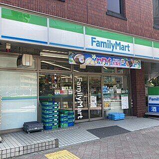 ファミリーマート自然教育園前店 340m