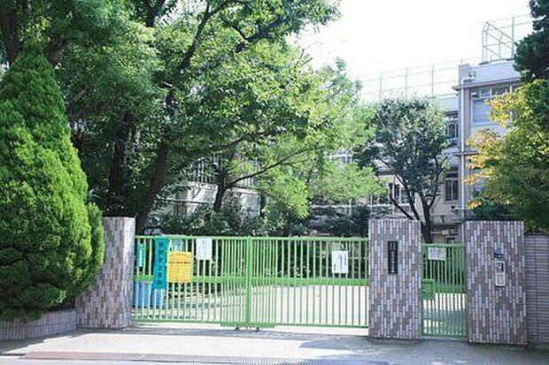 北区立赤羽台西小学校（約210m）