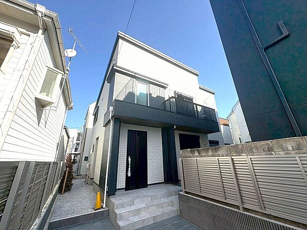 【外観】【外観】（2025年12月）撮影都市の中でひときわ輝く、洗練されたフォルム。上質な日常を叶える佇まいです。