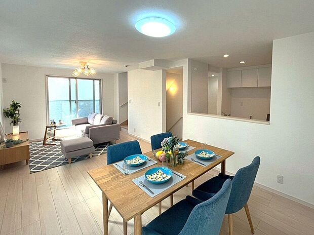 【建物プラン例 (内観写真)】【施工例】