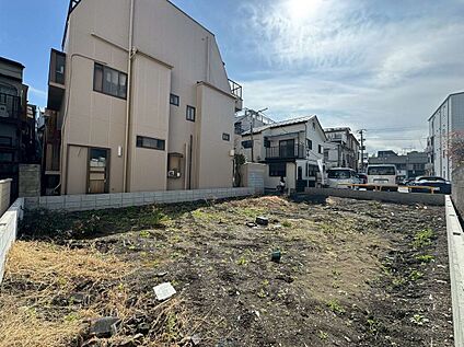 前面道路含む外観