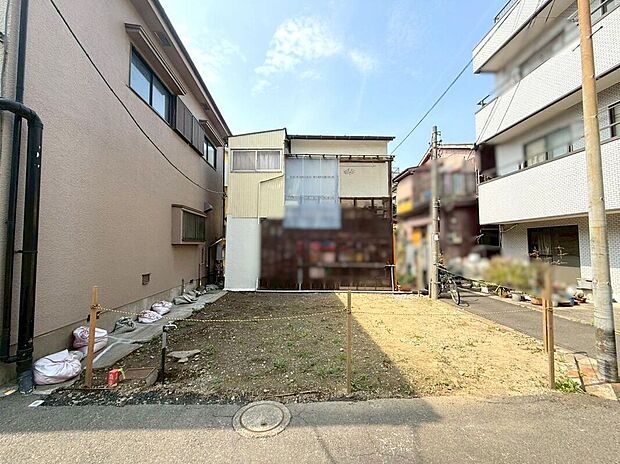 【外観】【外観】(2026年4月)撮影角地風立地がもたらす優れた採光と通風。ゆったりとした開放感に包まれ、上質な日常を叶える住環境です。