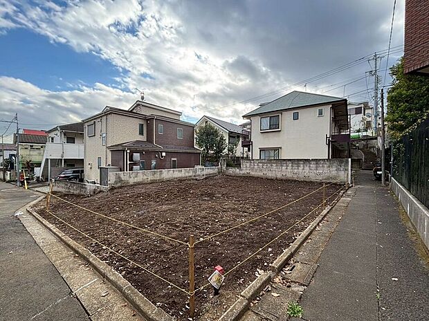 【前面道路含む外観】【現地】（2026年4月）撮影