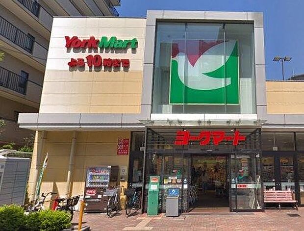 ヨークプライス 西新井店（約700m）