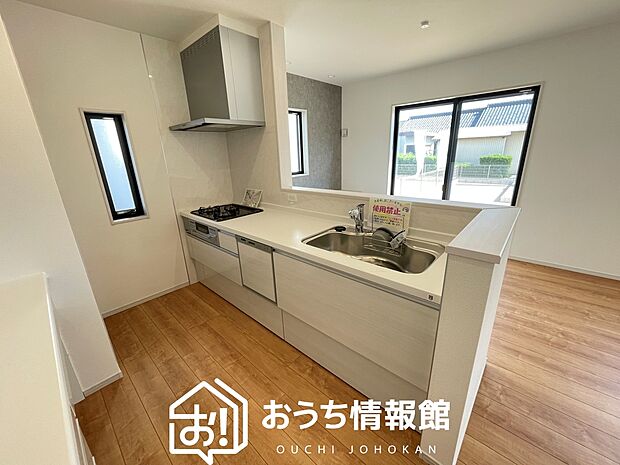 現地写真(キッチン)
収納たっぷりのシステムキッチン、浄水器付水栓を標準装備しています。