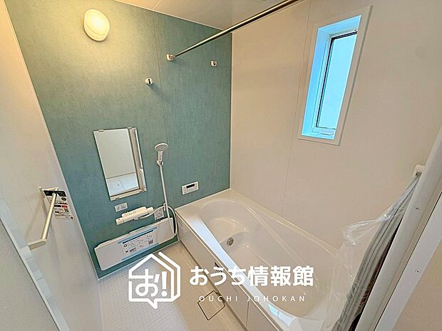 現地写真（浴室）
浴室暖房乾燥機付き。１坪タイプで広々です。