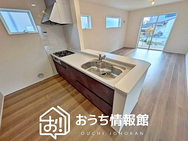 現地写真(キッチン)
収納たっぷりのシステムキッチン、浄水器付水栓を標準装備しています。